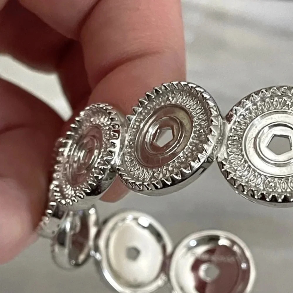 Eddie Borgo’s Medallion Cuff Bracelet - Picture 9 of 10